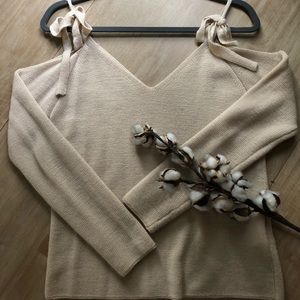 Off the shoulder bow tie strap, long sleeve top